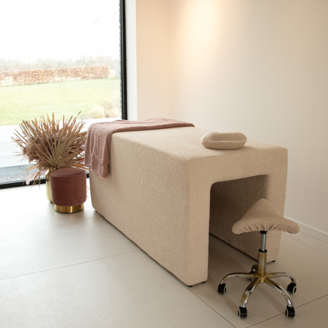 Table BLUSHY. beige bouclette