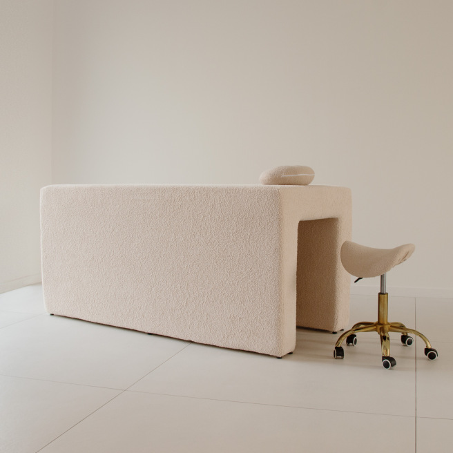 Table BLUSHY. beige bouclette