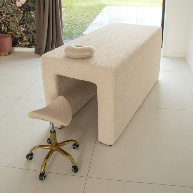 Table BLUSHY. beige bouclette