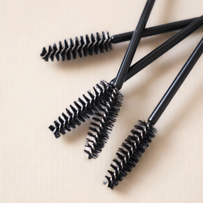 Brosses à cils noires ARKTYP