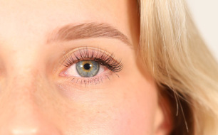 La Demi-Pose de Cils : La Révolution Beauté 2025 Alliant Lash Lift et Extensions La Demi-Pose de Cils : La Révolution Beauté 2025 Alliant Lash Lift et Extensions