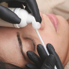 La préparation des cils : la clé d’une pose réussie